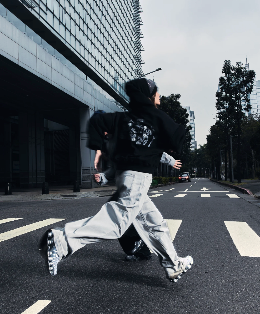 T-C151 CARRYON 26 Pre-Spring LIFE IS A BITCH Hoodie 內刷毛帽T 黑色