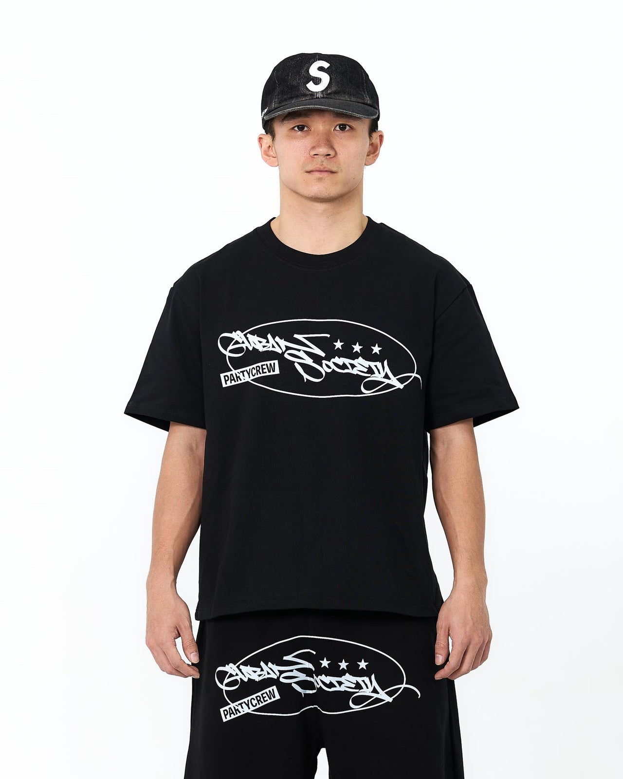 " MADE 𝗚𝘂𝗯𝗮𝗻 " 塗鴉 原創 街頭 派對班底 短袖上衣