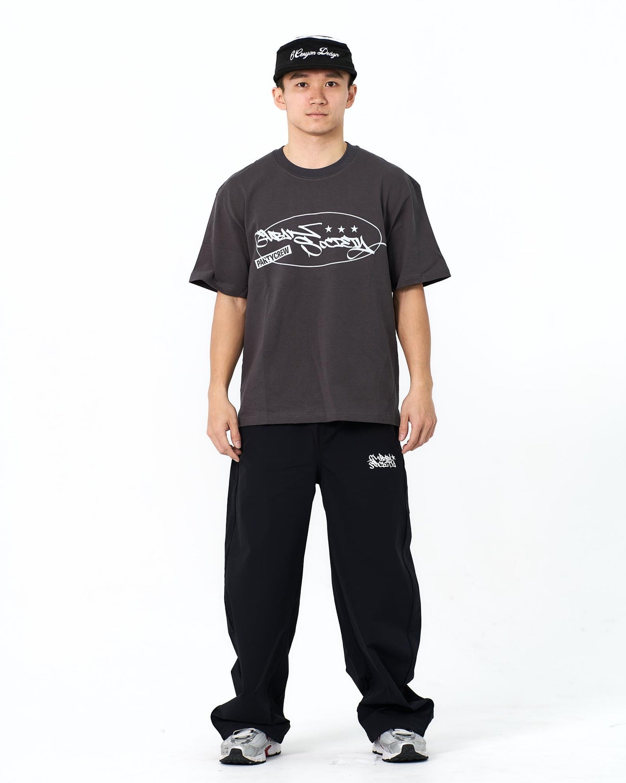 " MADE 𝗚𝘂𝗯𝗮𝗻 " 塗鴉 原創 街頭 派對班底 短袖上衣