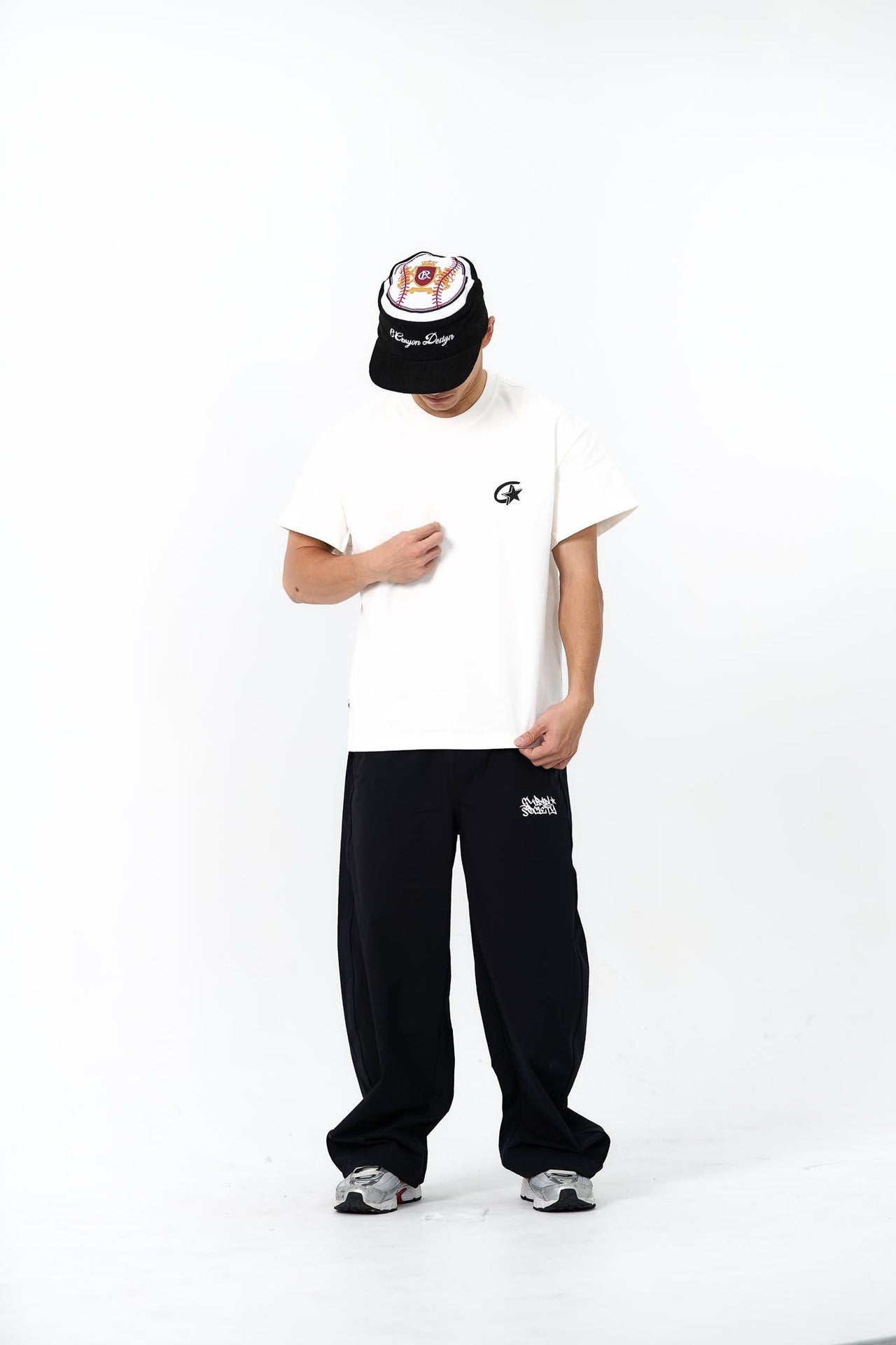 " MADE 𝗚𝘂𝗯𝗮𝗻 " BOXY 寬短 星星 小Logo 素色 上衣