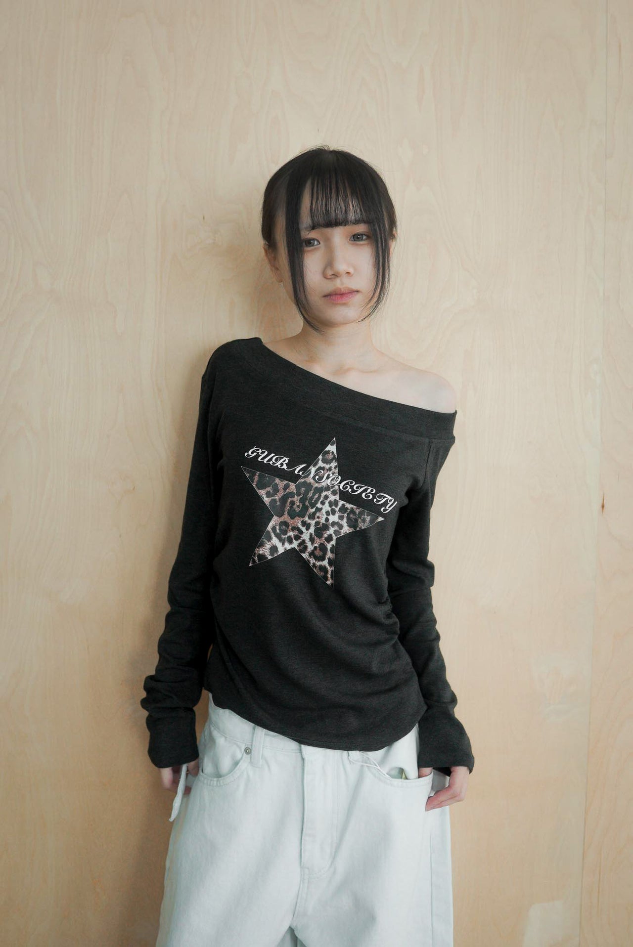 Q140斜肩豹紋星星打底長袖上衣