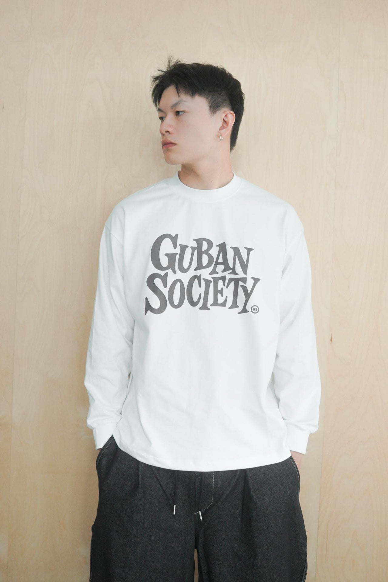 大LOGO休閒素色長袖上衣