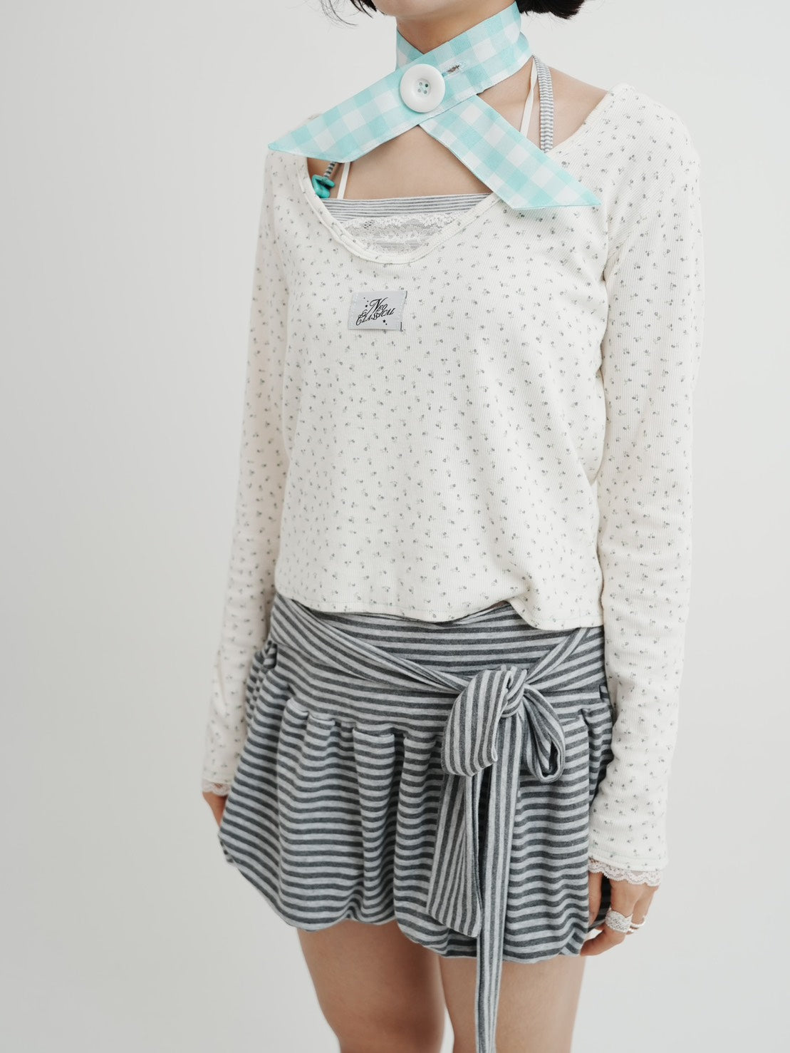 Neoclassical - Two-Way Floral Lace Top 正反兩穿碎花蕾絲長袖 (米白) T-N1123