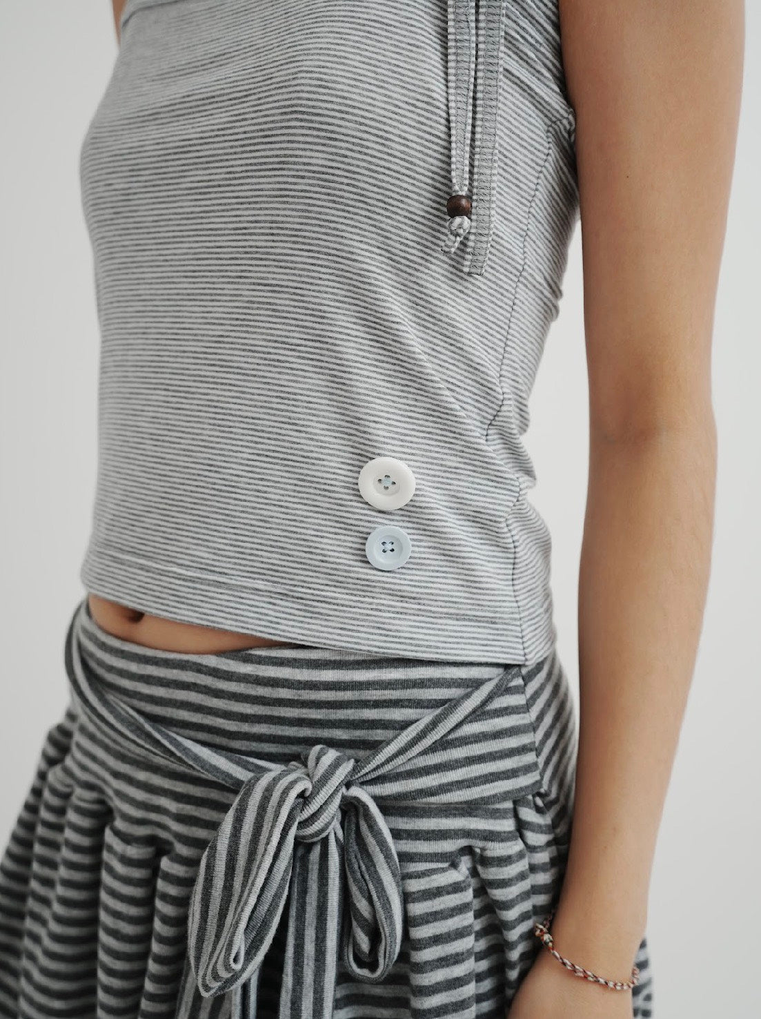 Neoclassical - Button-Tie Halter Top 掛脖鈕扣綁帶背心(灰)V-N25