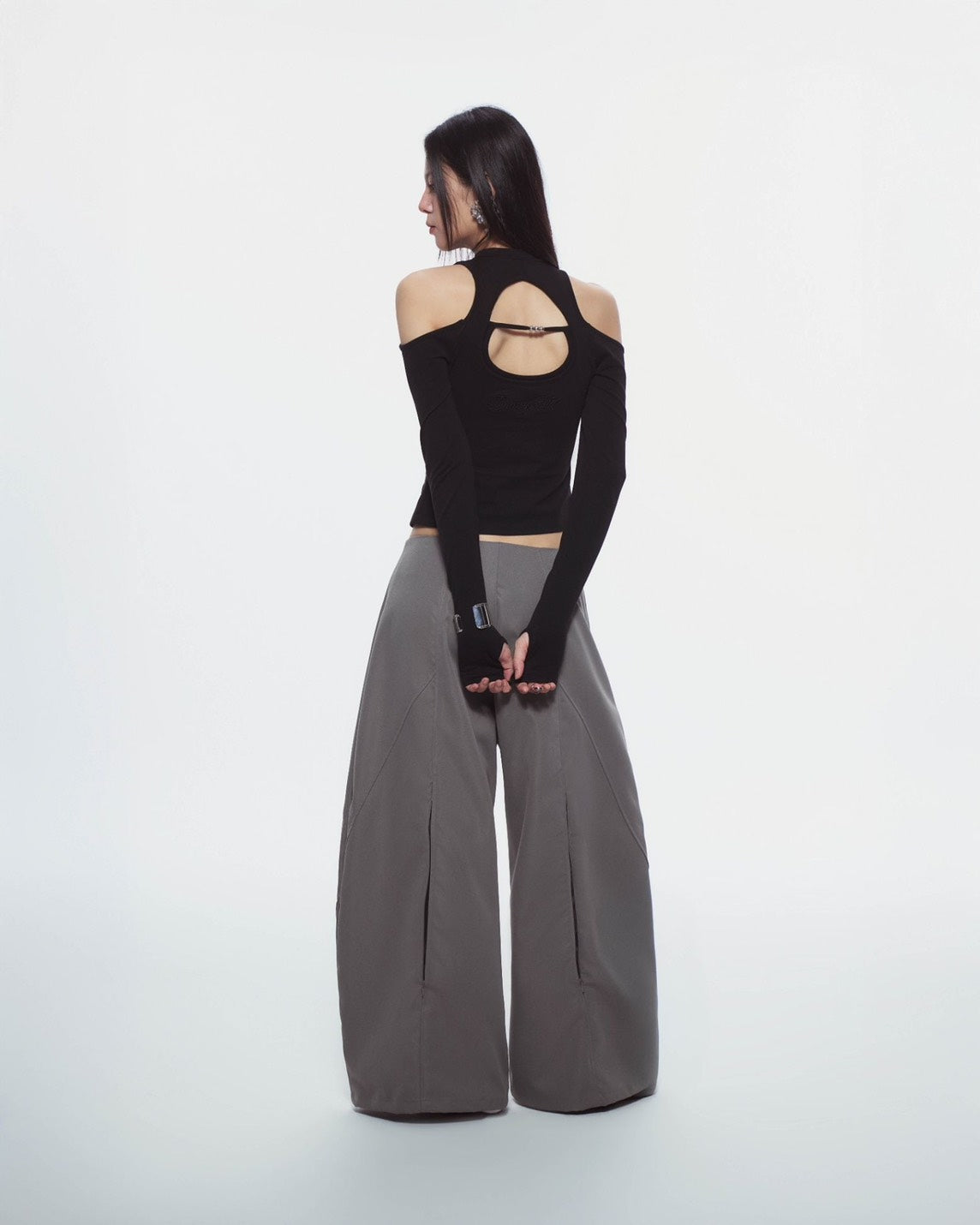 BUNNYHILL - T-B163 CASPIAN LONG SLEEVE TOP 高領鏤背上衣