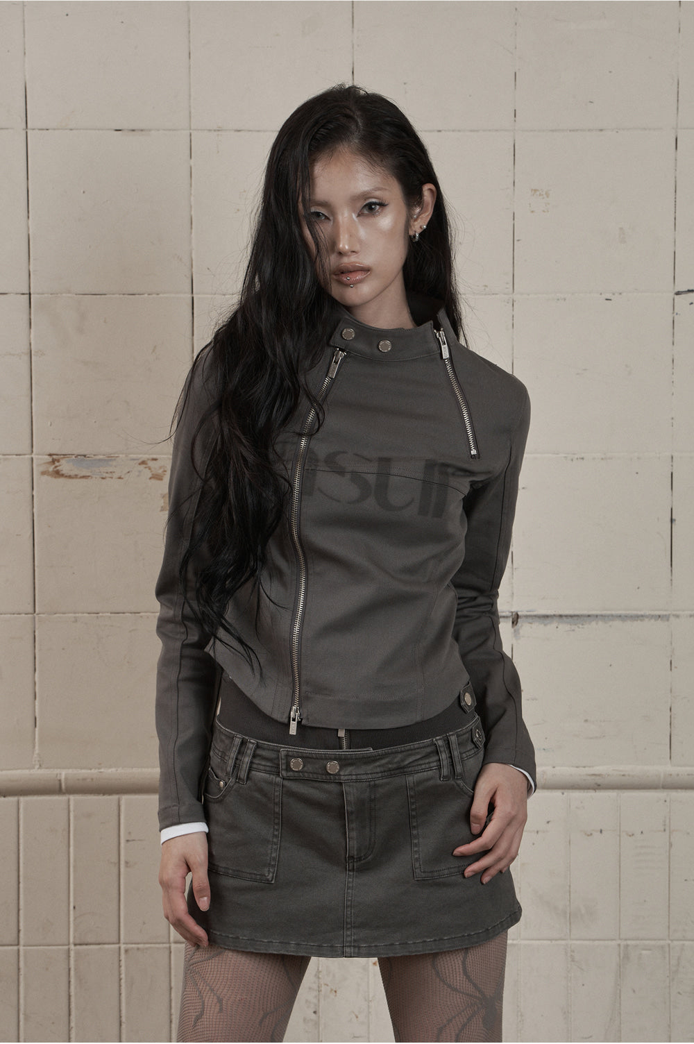 AS YOU ARE - FACADE LOGO HIGH-NECK ZIP-UP (炭灰) J-A108