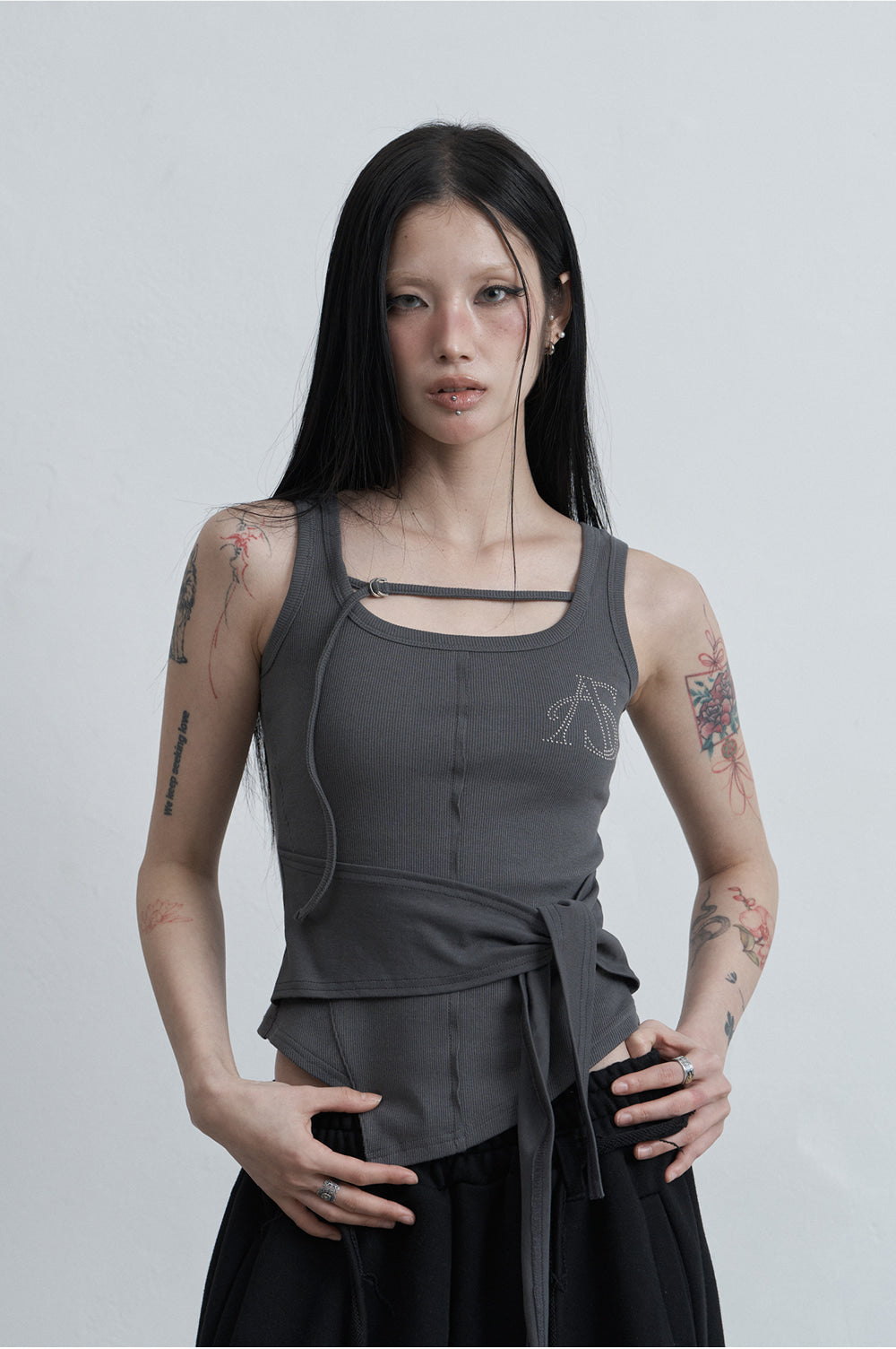 AS YOU ARE - WRAPPED TIDE SLEEVELESS (炭灰) T-A1141
