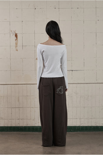 AS YOU ARE PUNCHING UNBALANCE OFF-SHOULDER (白色) T-A1139