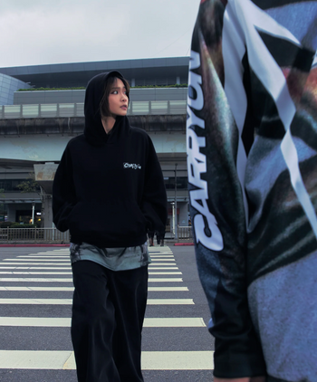 T-C151 CARRYON 26 Pre-Spring LIFE IS A BITCH Hoodie 內刷毛帽T 黑色
