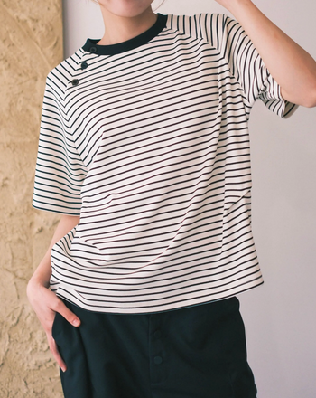 《NEVERLAND 》T-N173 Button Stripe TEE 條紋鈕扣上衣