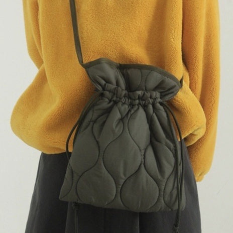 正韓波浪縫紋水桶包