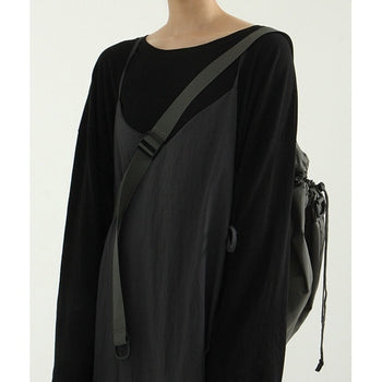 大容量抽繩空間感斜背包