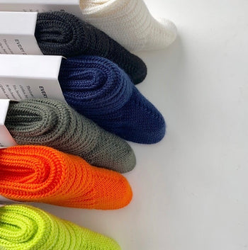 百搭螢光素色半筒襪