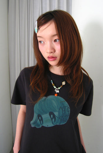 NICEGHOSTCLUB - BIG EYES DOLL TEE [炭灰]  T-N1022