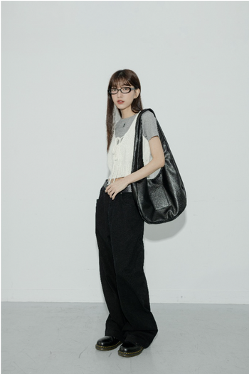 " SIMON " 法式 刺繡 小Logo 短版 上衣