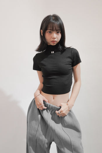 “MADE 𝗚𝘂𝗯𝗮𝗻 " 露背 運動 彈性 綁帶 顯瘦 腰身 辣妹 短袖上衣