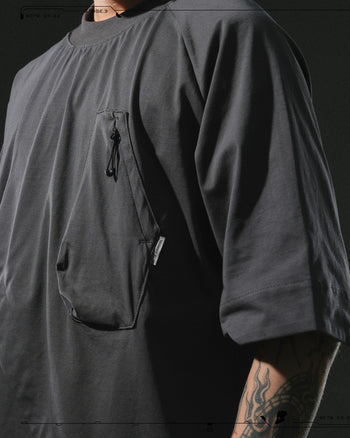 OCTO GAMBOL®< S24 Trapezoid Sukkiri T-shirt >