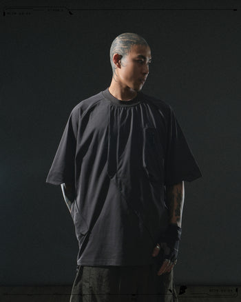 OCTO GAMBOL®< S24 Trapezoid Sukkiri T-shirt >