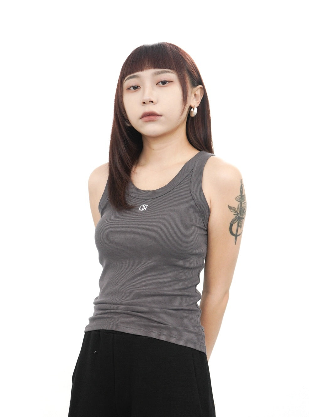 “MADE 𝗚𝘂𝗯𝗮𝗻 " 現貨 短款 短板 打底 吊帶 背心女 內搭 無袖 設計 背心 遮副乳