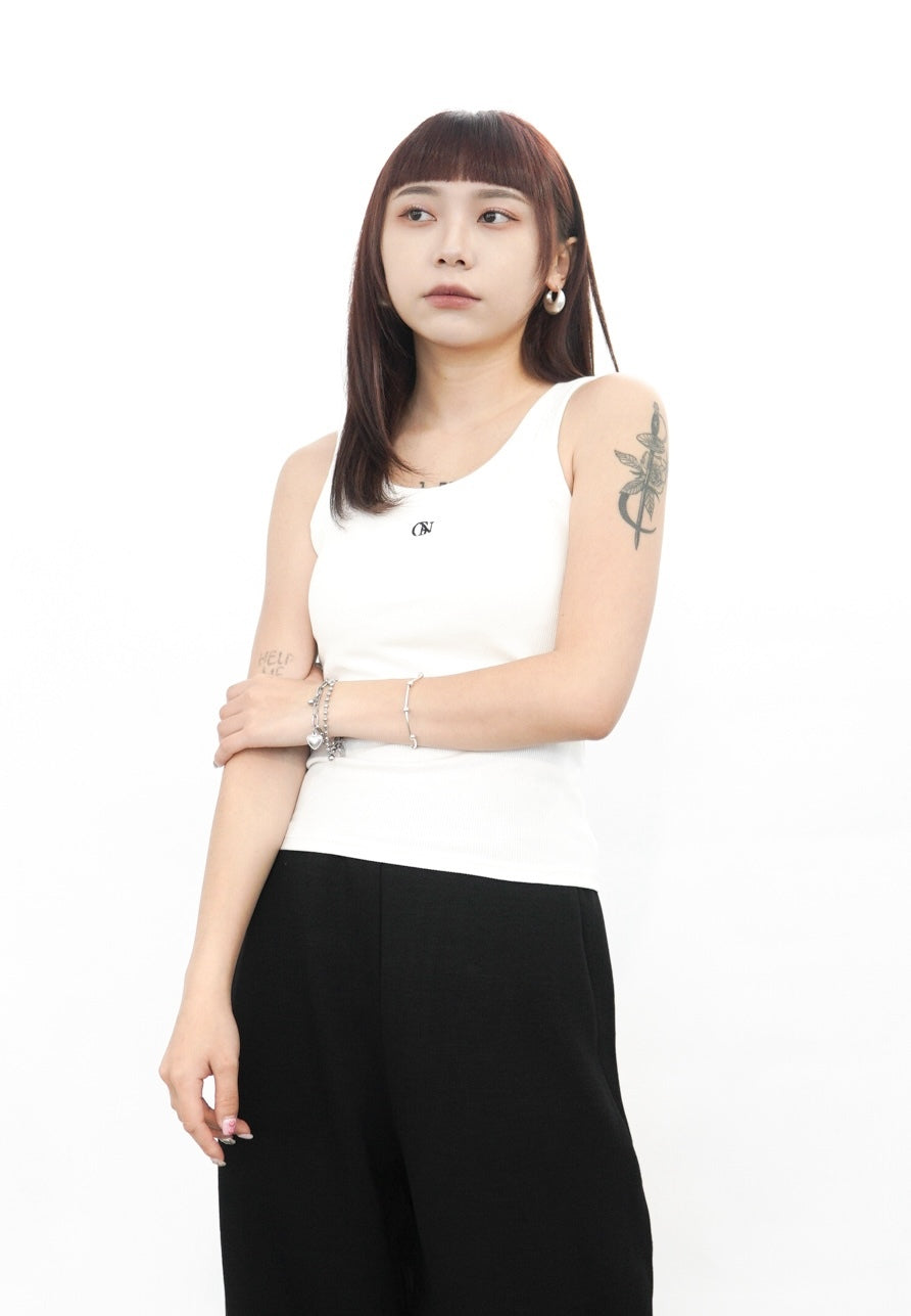 “MADE 𝗚𝘂𝗯𝗮𝗻 " 現貨 短款 短板 打底 吊帶 背心女 內搭 無袖 設計 背心 遮副乳