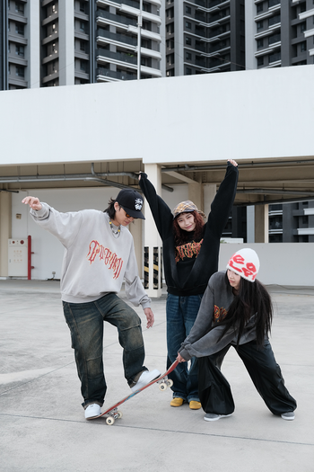 “MADE 𝗚𝘂𝗯𝗮𝗻 " 亞比 水洗 370G 原創 火焰 大學T