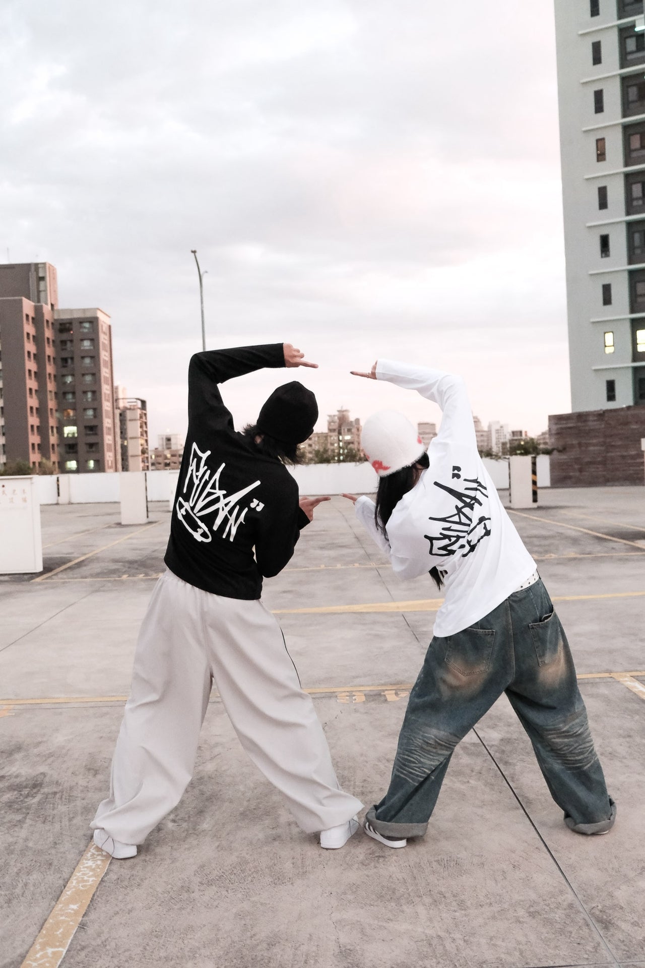 “MADE 𝗚𝘂𝗯𝗮𝗻 " 塗鴉 滑板 原創 全新面料 寬鬆  BOXY 215G 正肩 長袖Ｔ