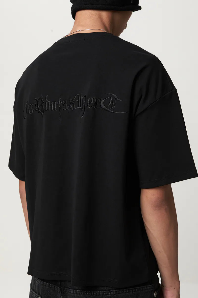 Jobdatasheet -  Gothic Letter Embroidered Tee – Black D55