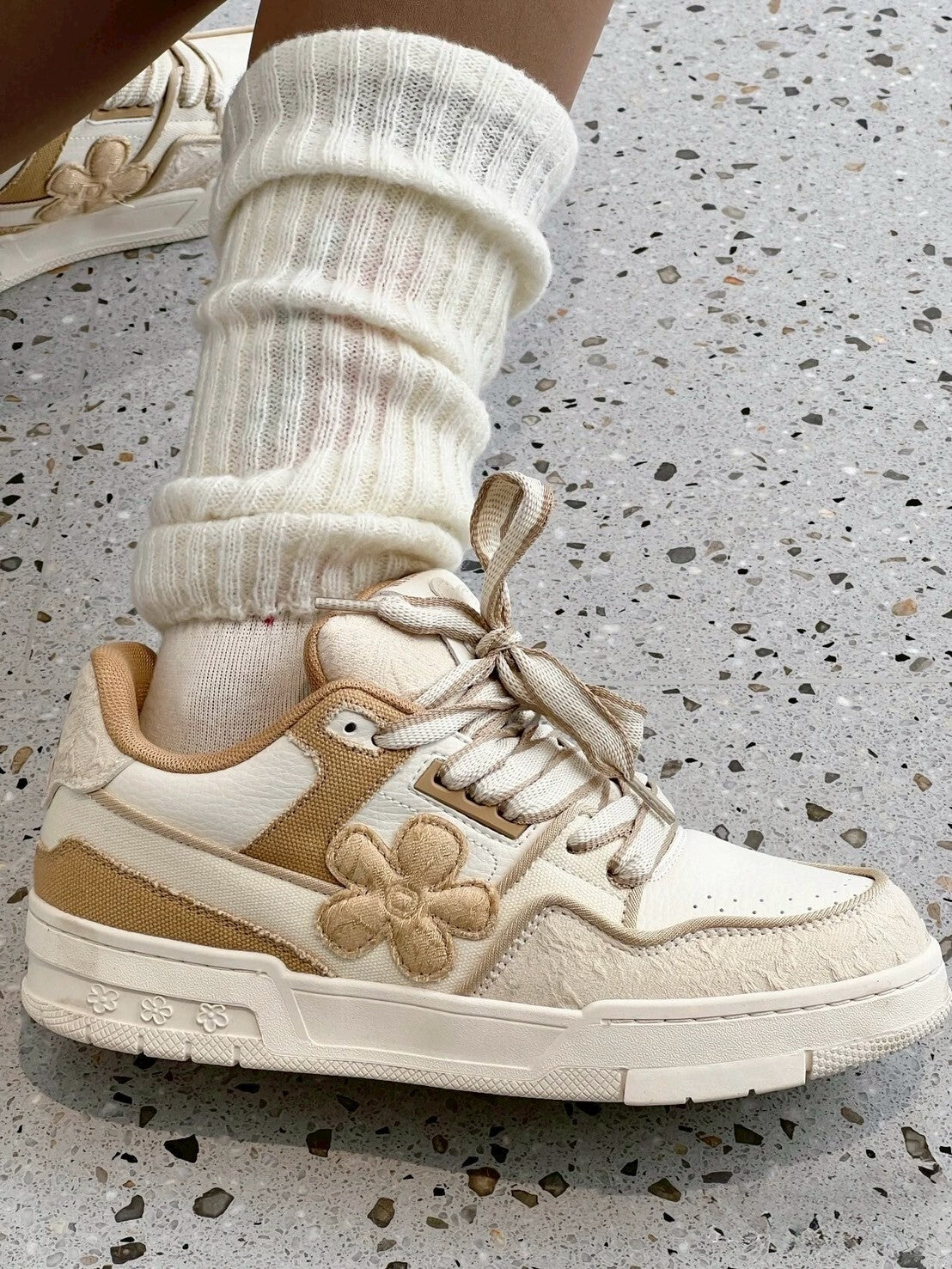 We Flower 小花鞋 軟底 耐磨 增高 透氣 奶茶色