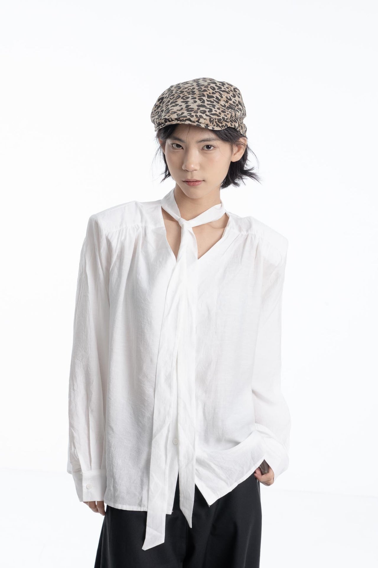 【GUBAN】簡約 通勤 飄帶 墊肩 薄紗 高級 長袖襯衫