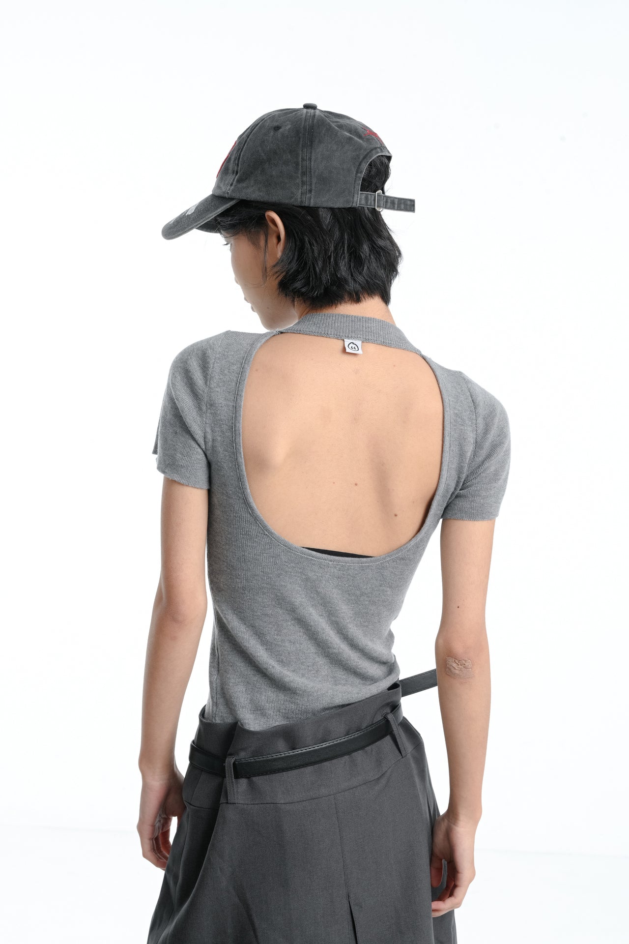 “MADE 𝗚𝘂𝗯𝗮𝗻 " 春夏 個性 露背 修身 針織 正肩短袖