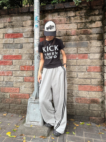 “MADE 𝗚𝘂𝗯𝗮𝗻 " KICK 小花 字母 萊卡 修身 彈力 短袖 上衣