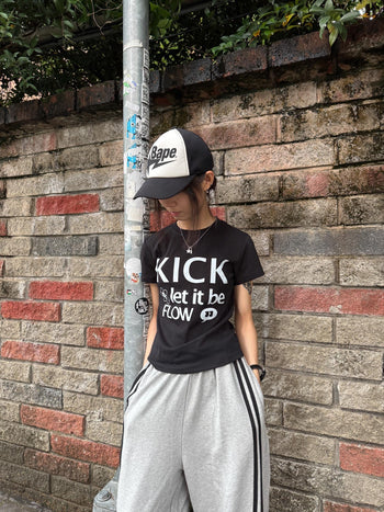 “MADE 𝗚𝘂𝗯𝗮𝗻 " KICK 小花 字母 萊卡 修身 彈力 短袖 上衣