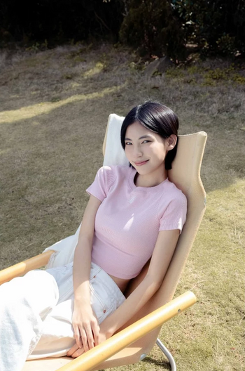 " SIMON " 法式 刺繡 小Logo 短版 上衣