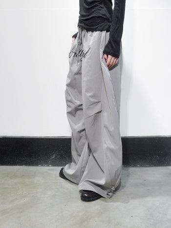 快速出貨 美式 刺繡 字母 皺褶 傘兵  闊腿  運動 長褲