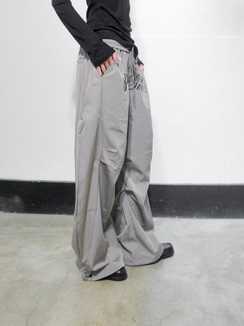 快速出貨 美式 刺繡 字母 皺褶 傘兵  闊腿  運動 長褲