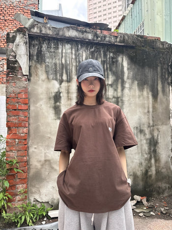 “MADE 𝗚𝘂𝗯𝗮𝗻 " BOXY 寬短 刺繡 美式 素色 上衣