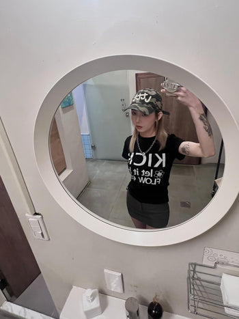 “MADE 𝗚𝘂𝗯𝗮𝗻 " KICK 小花 字母 萊卡 修身 彈力 短袖 上衣