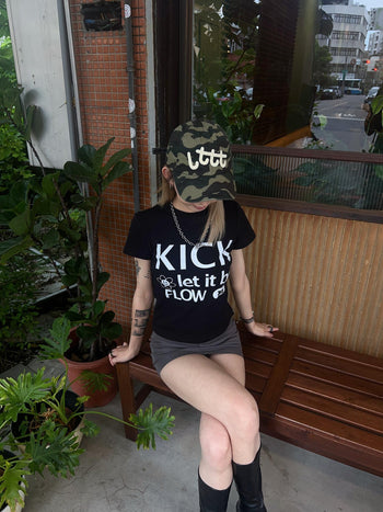 “MADE 𝗚𝘂𝗯𝗮𝗻 " KICK 小花 字母 萊卡 修身 彈力 短袖 上衣