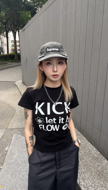 “MADE 𝗚𝘂𝗯𝗮𝗻 " KICK 小花 字母 萊卡 修身 彈力 短袖 上衣