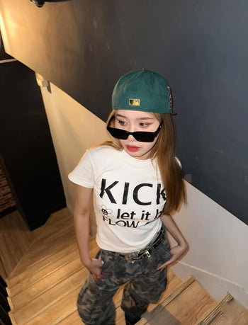 “MADE 𝗚𝘂𝗯𝗮𝗻 " KICK 小花 字母 萊卡 修身 彈力 短袖 上衣