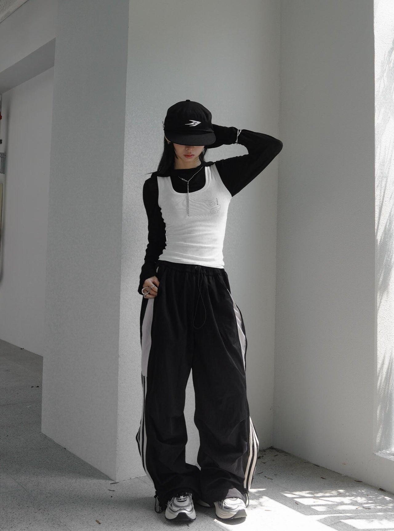 側邊拉鍊運動褲