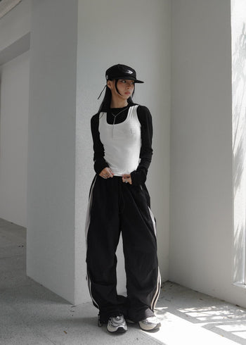 側邊拉鍊運動褲