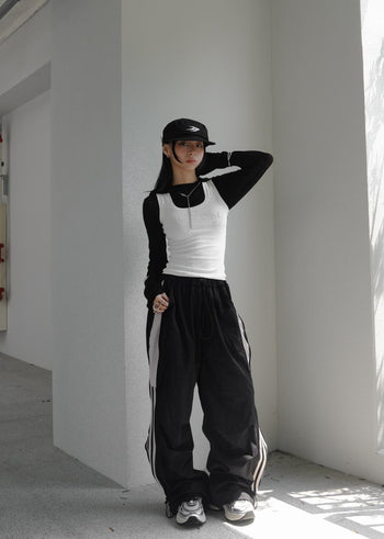 側邊拉鍊運動褲