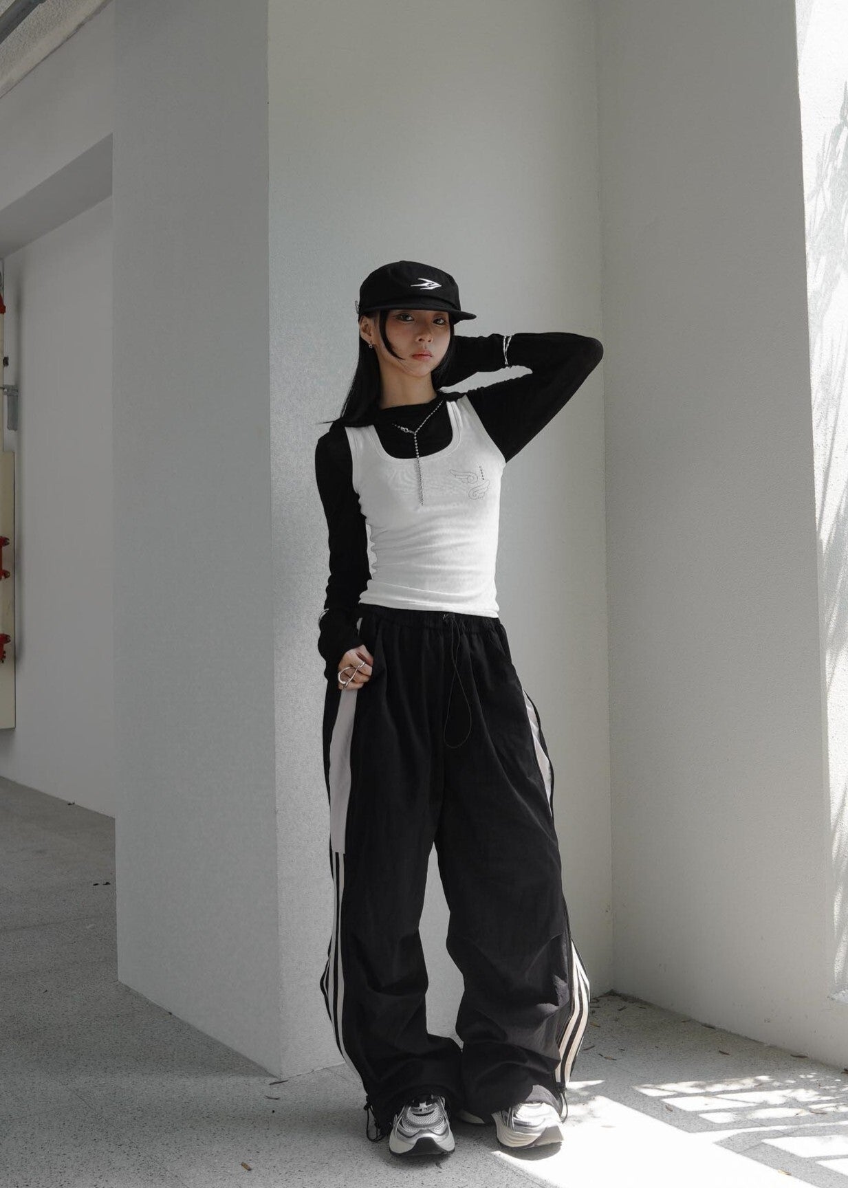 側邊拉鍊運動褲