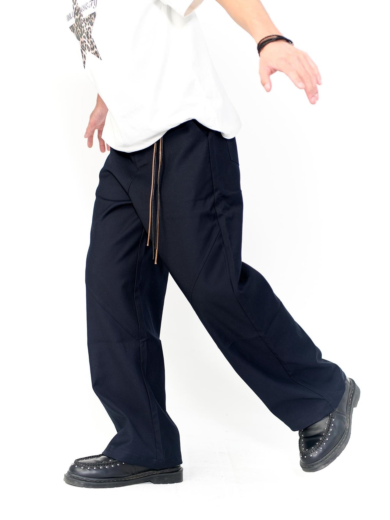 “MADE 𝗚𝘂𝗯𝗮𝗻 " 定番 灰色  寬鬆 直筒 設計 硬挺 高腰 西裝褲