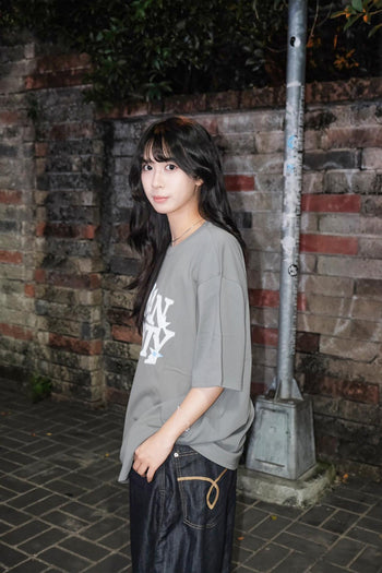 “MADE 𝗚𝘂𝗯𝗮𝗻 " 晃動字體 星星 模糊 塗鴉 街頭 260G 個性 短袖