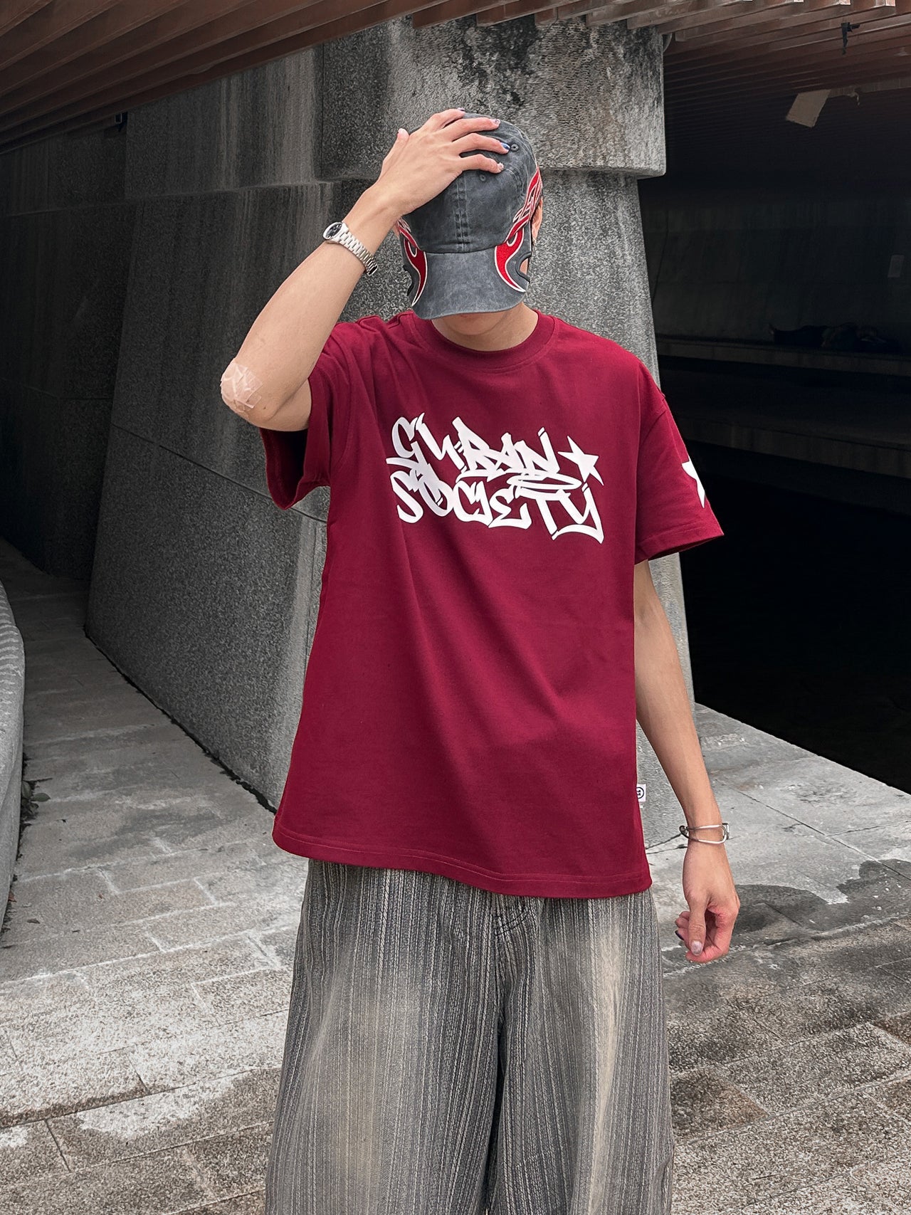 “MADE 𝗚𝘂𝗯𝗮𝗻 " 塗鴉 街頭 星星 寬鬆 BOXY 涼感 短袖