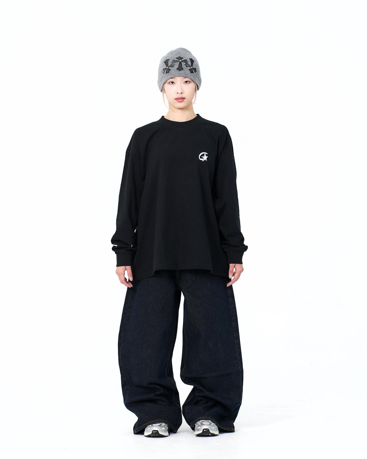 " MADE 𝗚𝘂𝗯𝗮𝗻 " 功能性星星 小Logo 星星長袖上衣