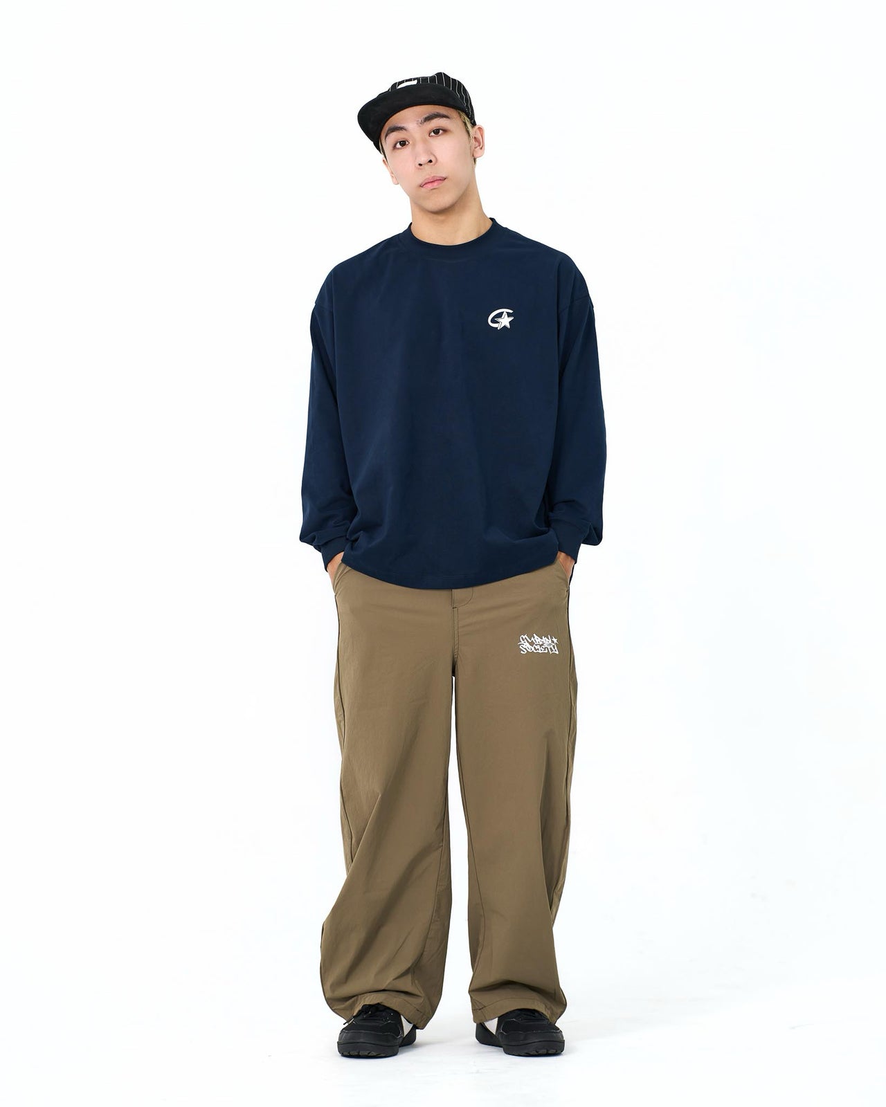 " MADE 𝗚𝘂𝗯𝗮𝗻 " 功能性星星 小Logo 星星長袖上衣