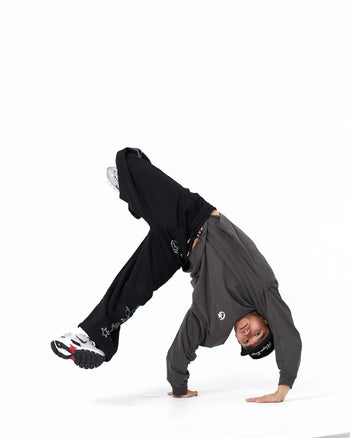 " MADE 𝗚𝘂𝗯𝗮𝗻 " 功能性星星 小Logo 星星長袖上衣